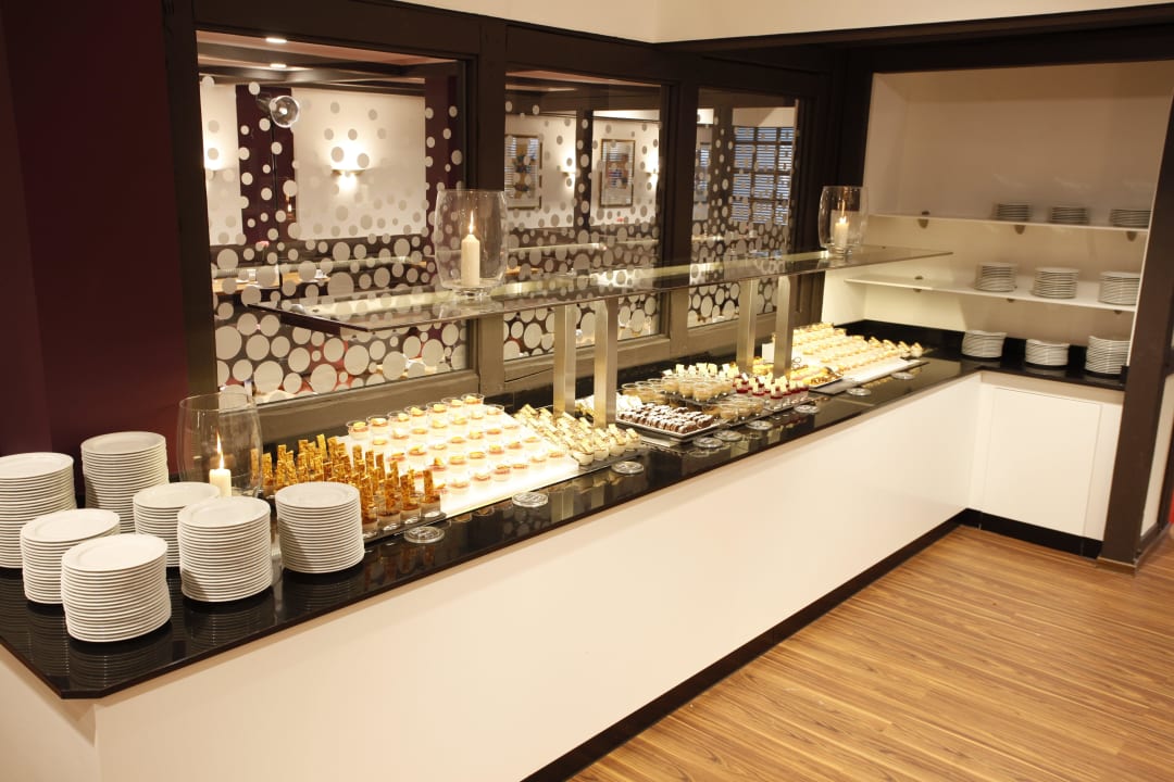 Neurenovierter Buffetbereich Hotel Freizeit In