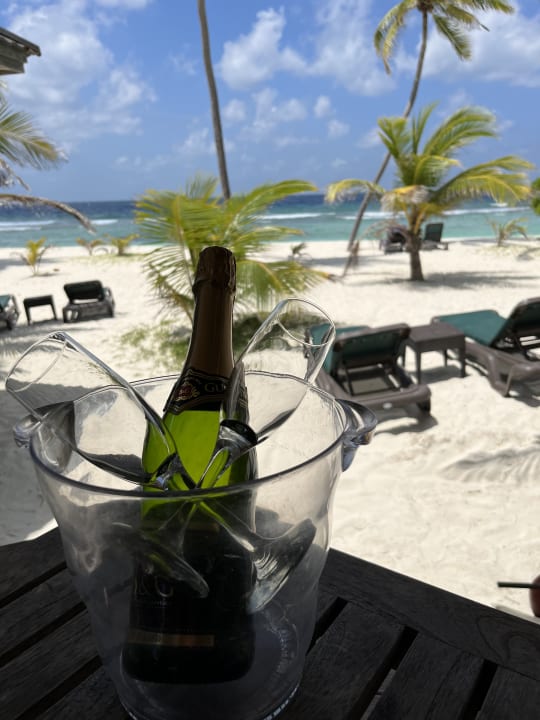 Strand Kuredu Island Resort & Spa