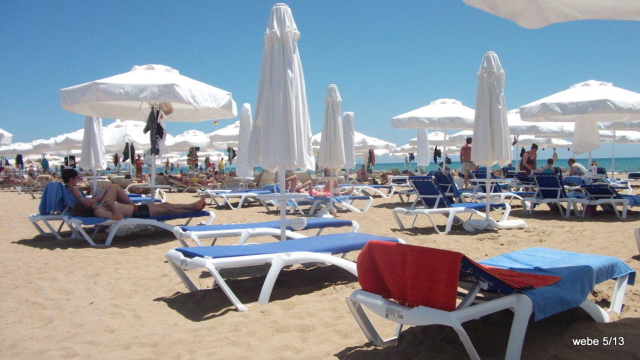 Viel Platz am Strand. Dream World Resort & Spa