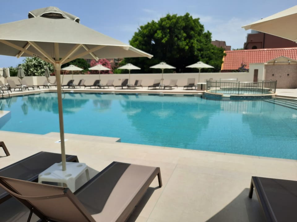 Pool Vantaris Luxury Beach Resort