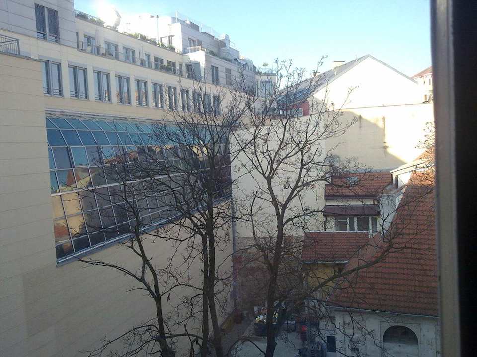 Вид из окна, а справа труба ( см. фото) Hotel Salvador