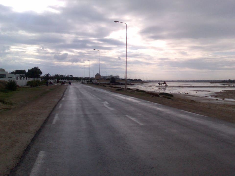 Straße vor dem Hotel Iliade Aqua Park Djerba