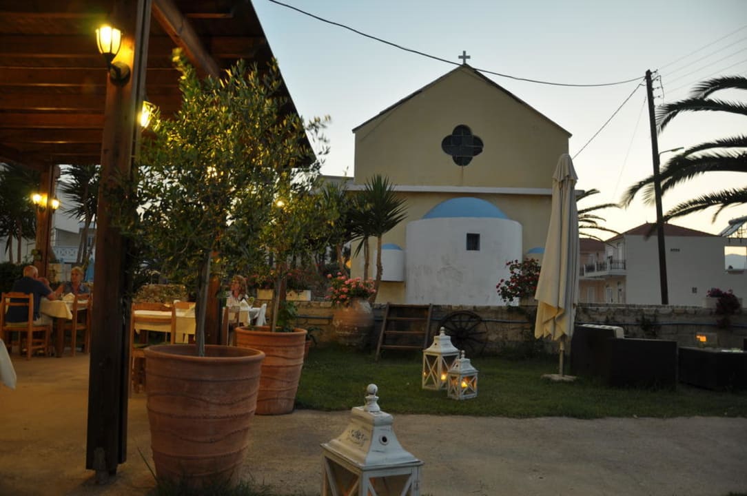 Taverne neben der Poolbar Kastalia Village & Saint Nikolas Hotel