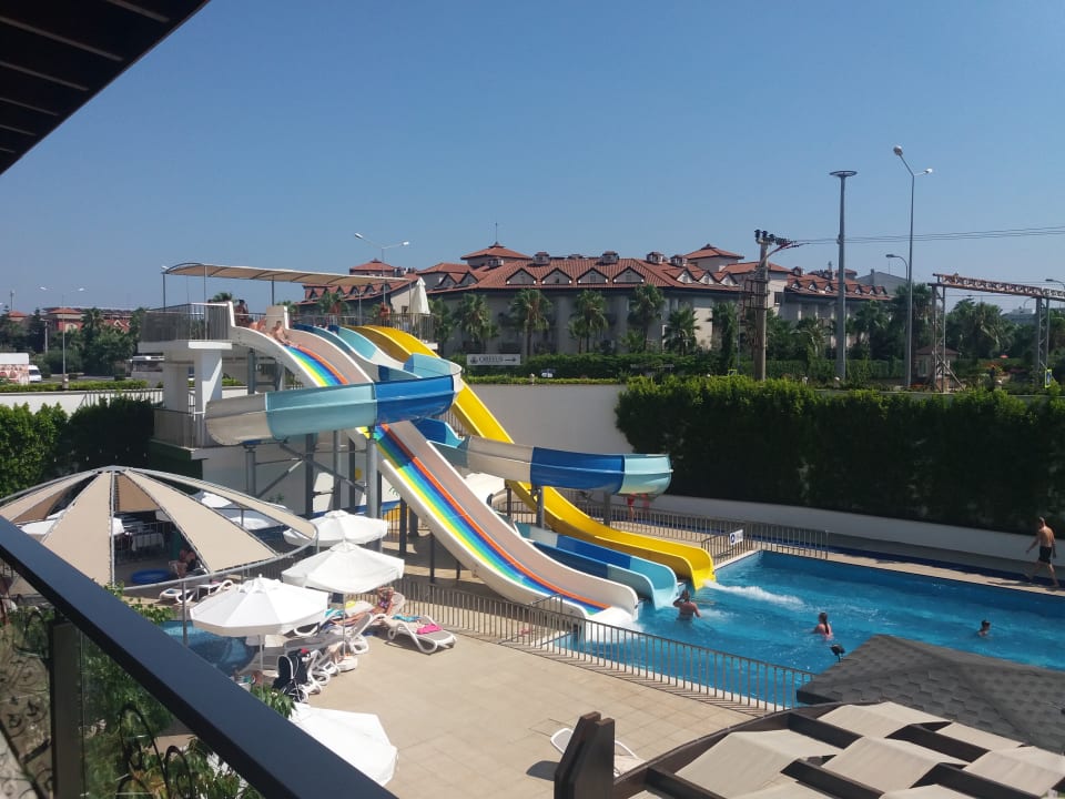 Pool Mary Hotel Side