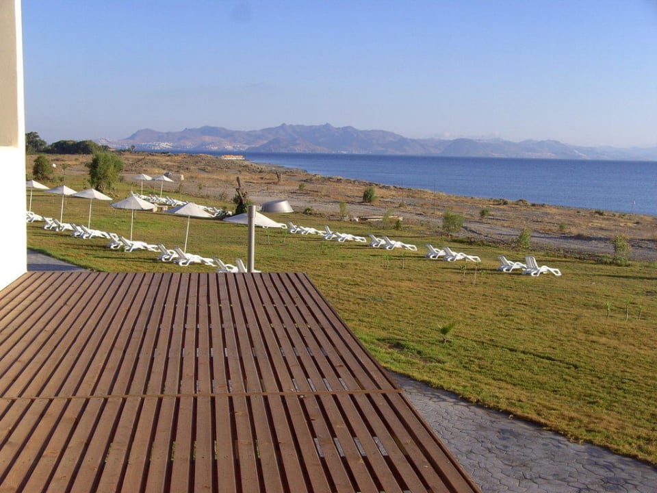 Strand vom Zimmer aus gesehen Natura Park Village Hotel & Spa