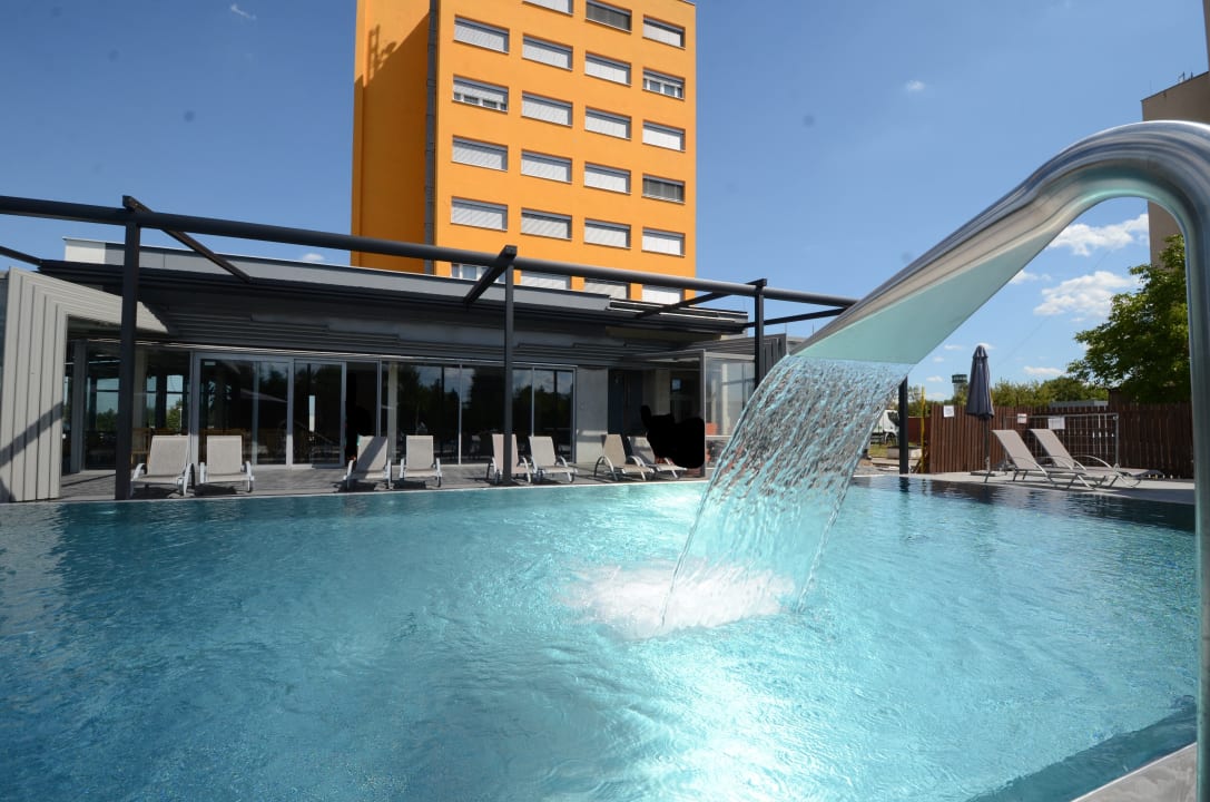 Außenansicht Hotel Aura Design & Garden Pool
