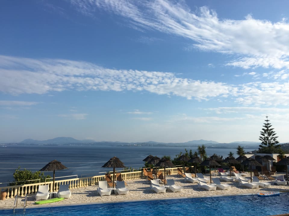 Pool Hotel Pantokrator