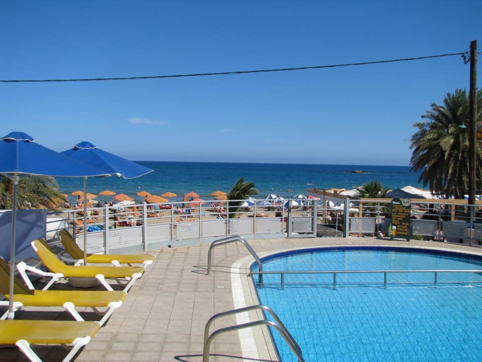 Swimming pool Aparthotel Eleni Beach