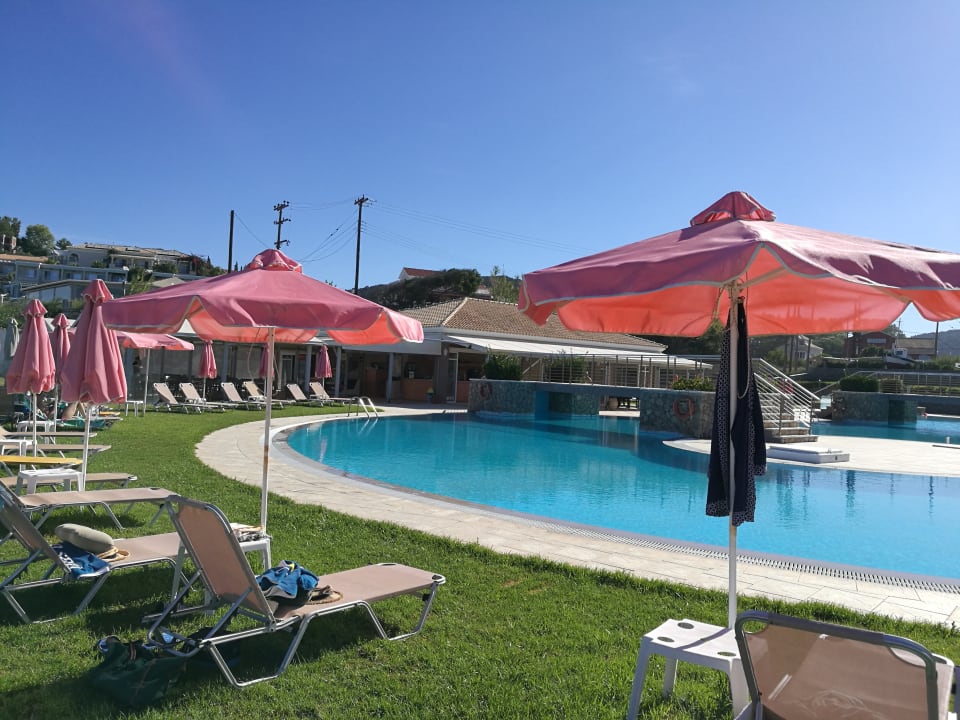 Pool Athina Agios Stefanos