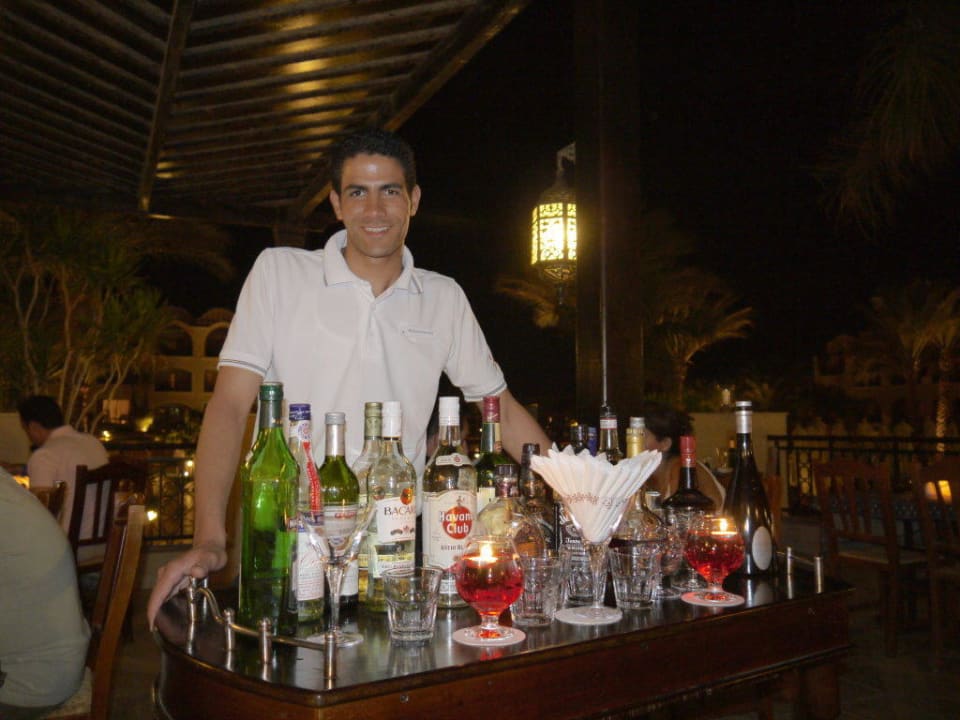 Unser Alkohol Boy, er holte die Sterne vom Himmel Hotel JAZ Makadi Star & Spa