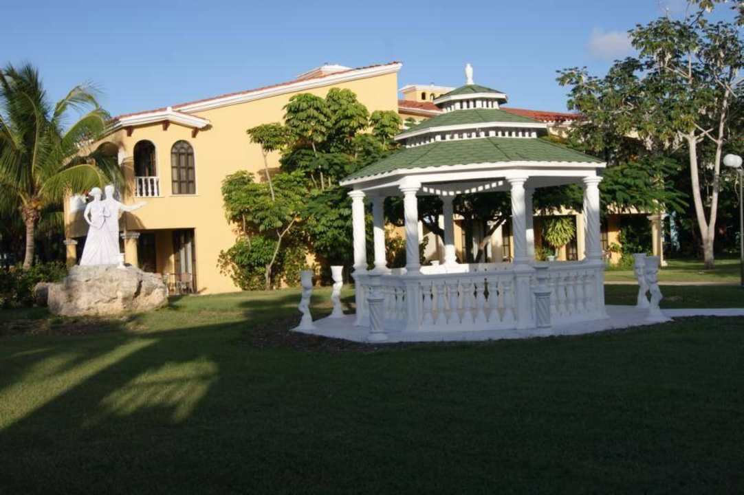 Pavillon in der Gartenanlage Brisas Guardalavaca Hotel & Villas