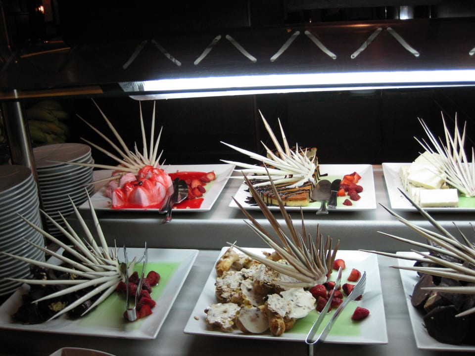 Desert Buffet  Pickalbatros Palace Resort