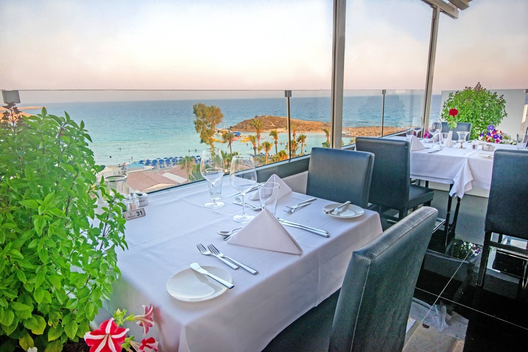 Glasshouse Lounge Restaurant. Adams Beach Hotel