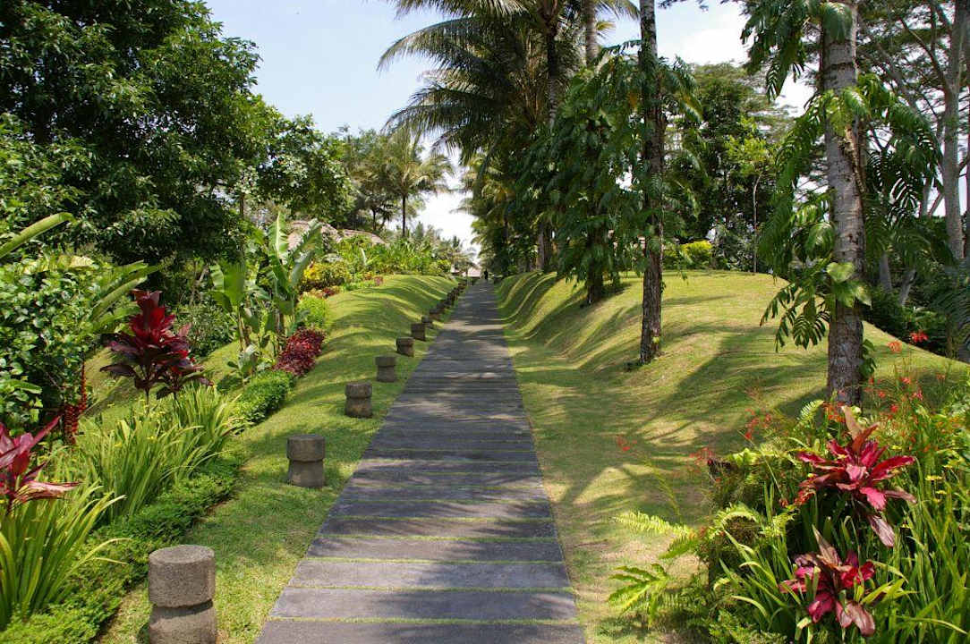 Der Weg vom Hauptgebüde zum SPA Maya Ubud Resort & Spa Bali