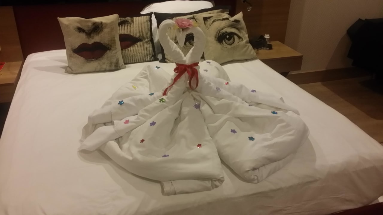 Bett schön dekoriert  Hotel Delphin Imperial