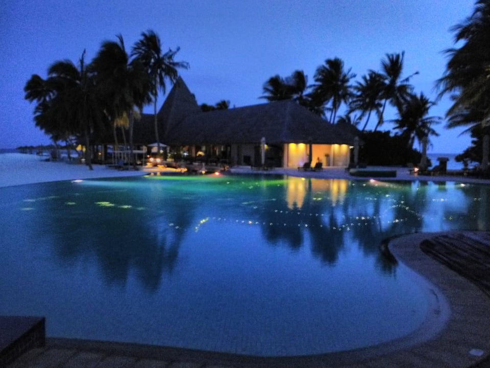 Pool Veligandu Maldives Resort Island