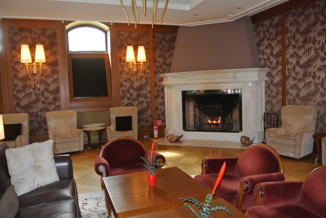 Lobby mit Kamin Grand Hotel Kempinski High Tatras