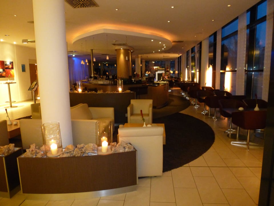 Eingang mit Bar Novotel Hamburg City Alster