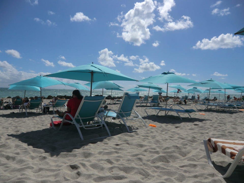 Liegen am Strand The Palms Hotel & Spa