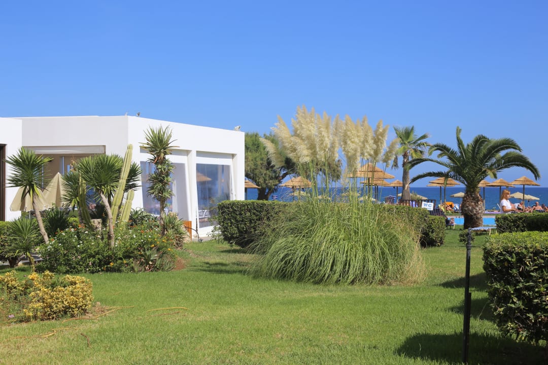 Innenhof Hotel Geraniotis Beach