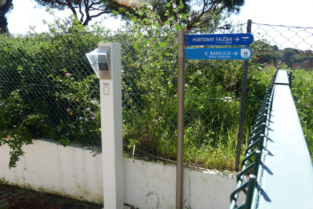 Eingang vom Strand mit Zimmerkarte PortoBay Falésia