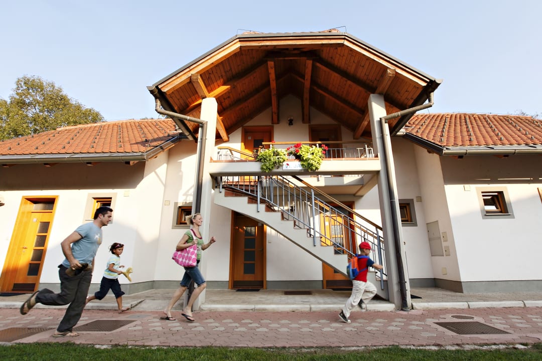 Außenansicht Terme Banovci - Hotelanlage Zeleni Gaj