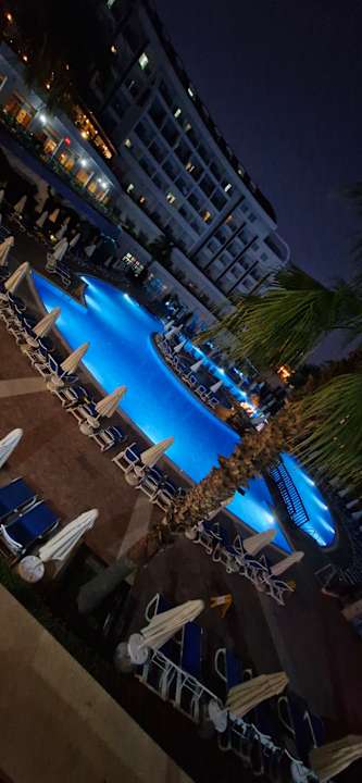 Pool Side Prenses Resort & Spa