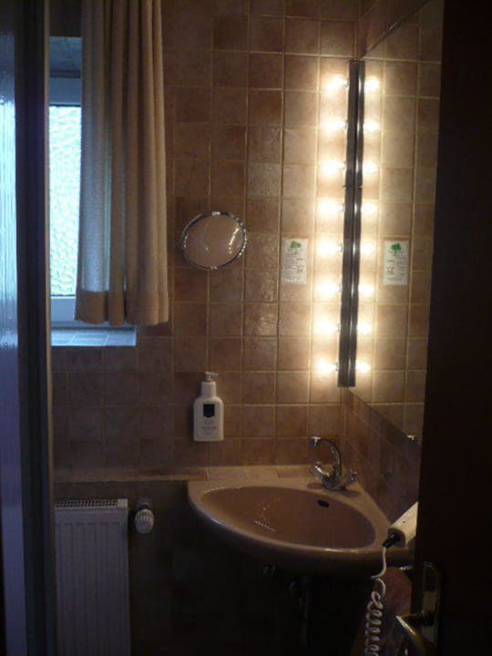 Bad zu klein Hotel Carmen