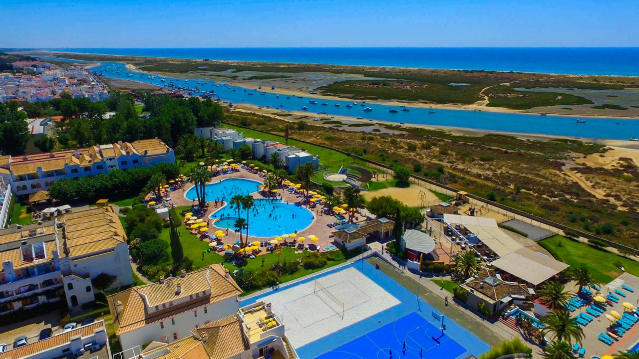 Pool Golden Club Cabanas