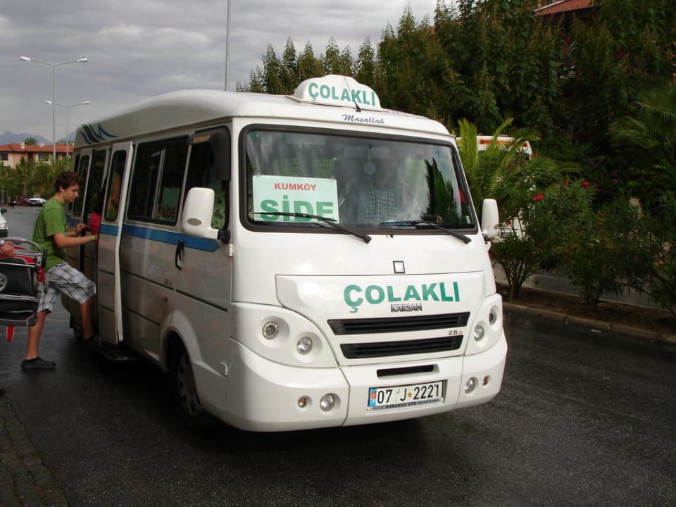 Der Dolmus direkt vor dem Hotel Alba Resort Hotel