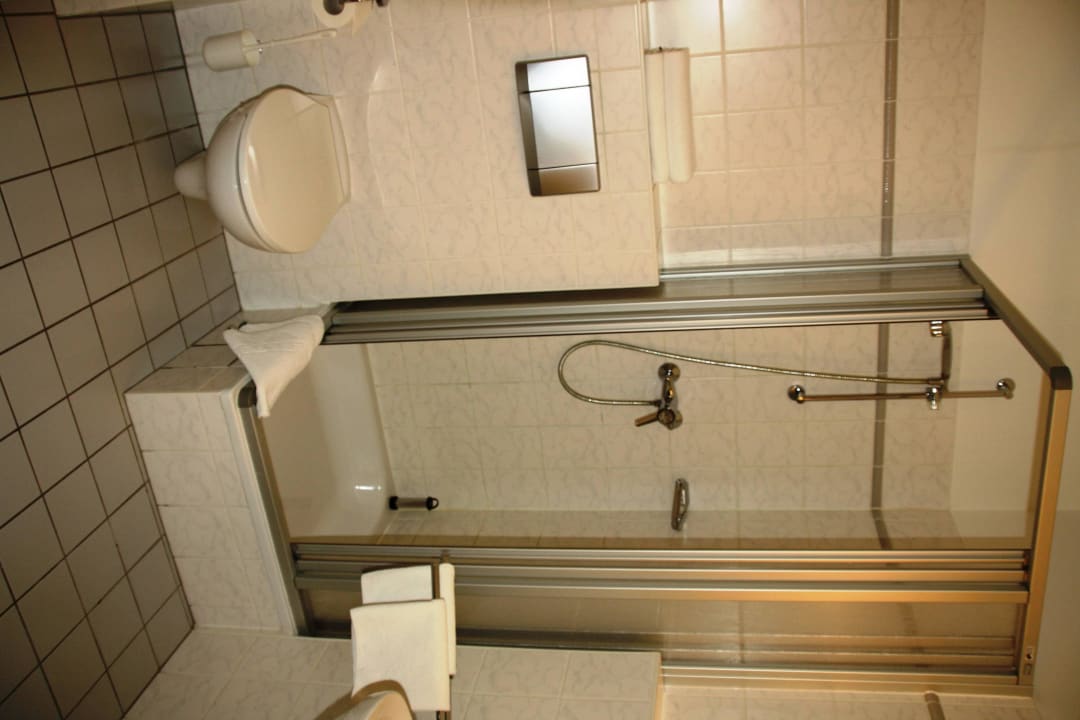 Bad mit Dusche Conditorei & Pension Café Huth