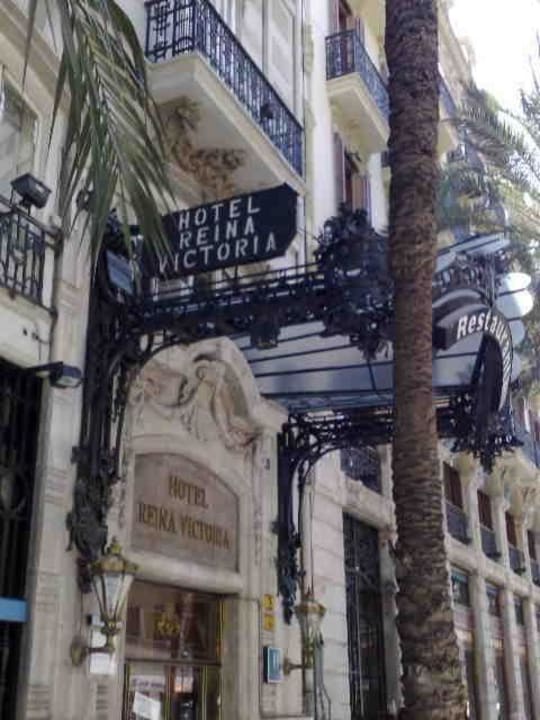 Husa Reina Victoria Aussenansicht One Shot Palacio Reina Victoria 04