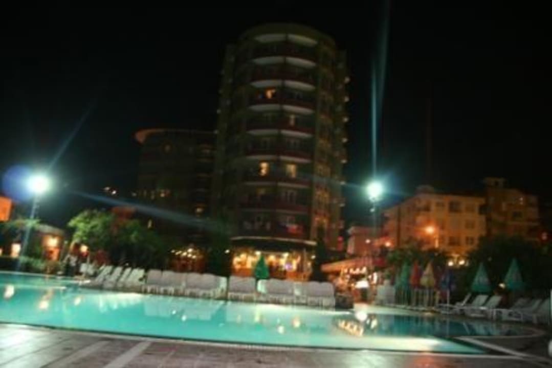 Basen nocą Club Sidar Apart Hotel
