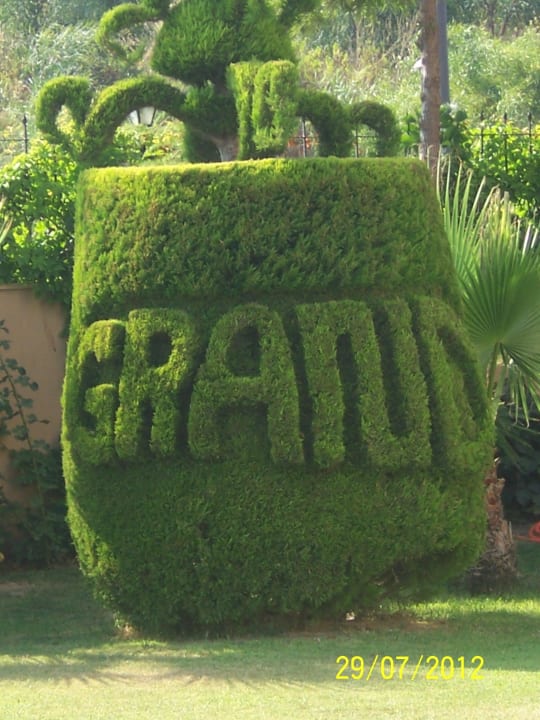 Schöne Deko im Garten Grand Seker Hotel