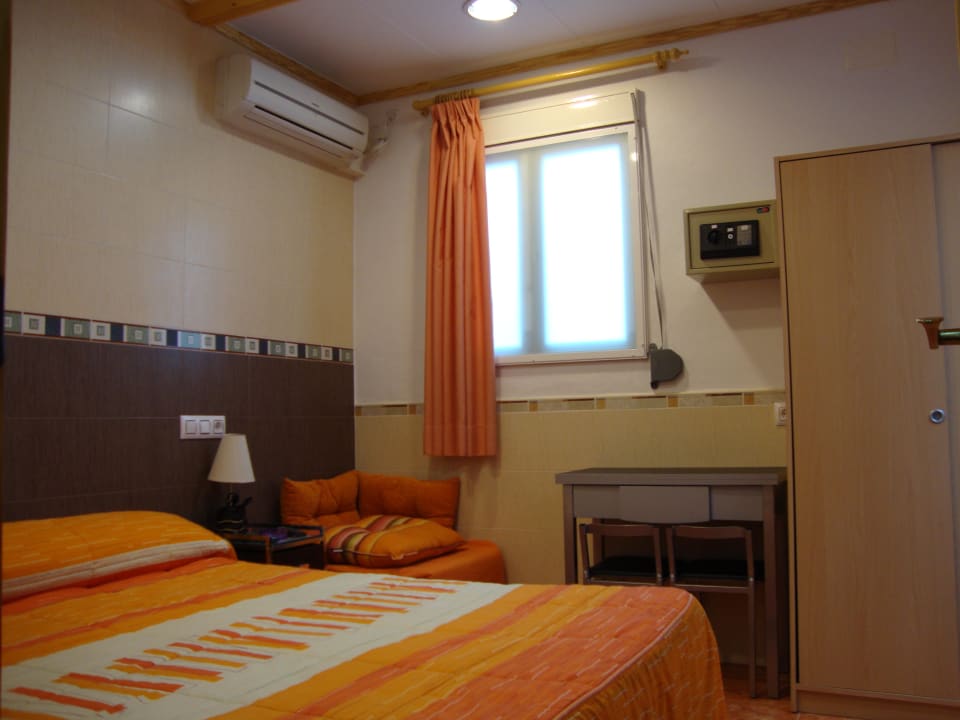 Habitaciones con buena decoración Hostal Acuamar-Playamar