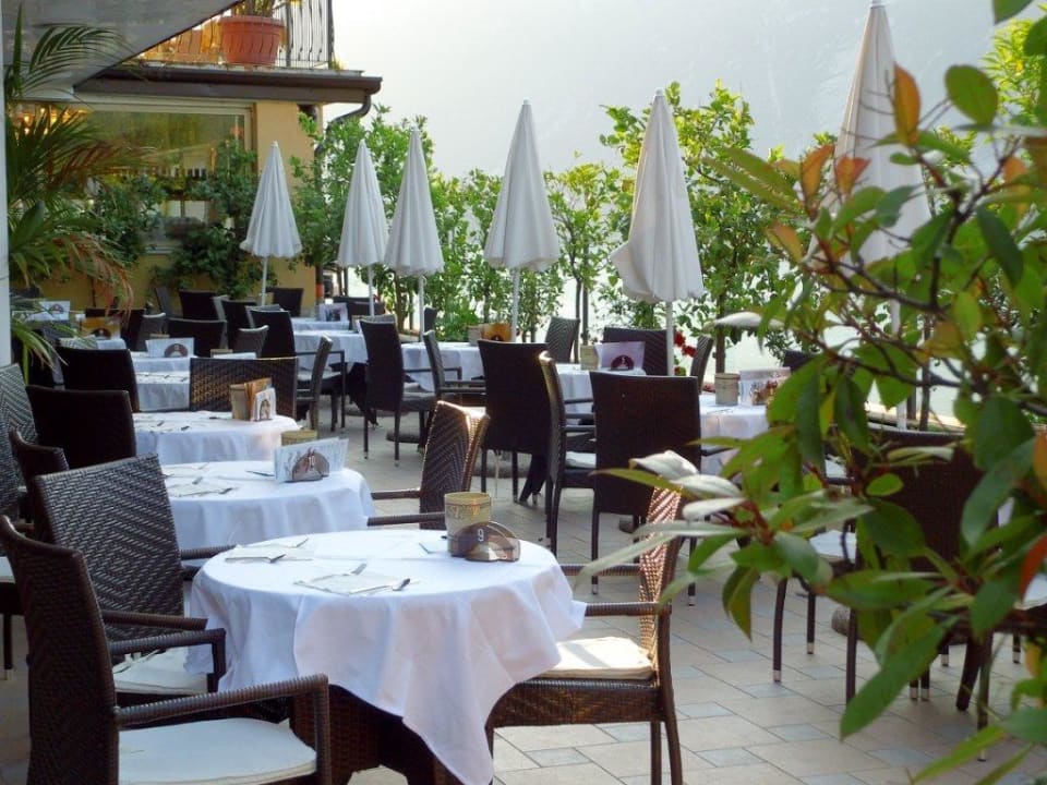 Frühstück unter freiem Himmel Villa Dirce