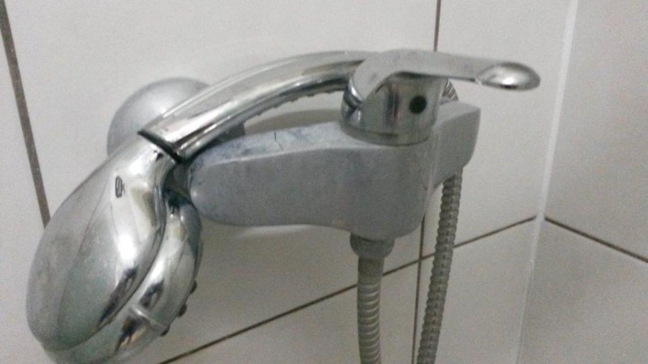 Unsaubere Badarmatur Apartments Ante