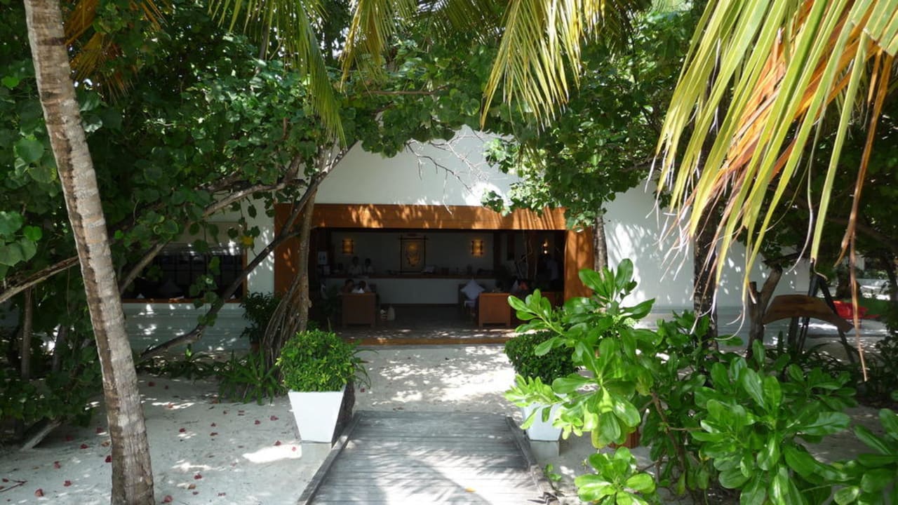 Eingang zur Rezeption NH Collection Maldives Reethi Resort