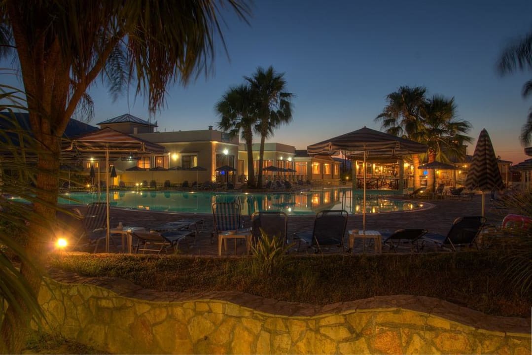 Widok  z pokoju na basen Hotel Zante Village