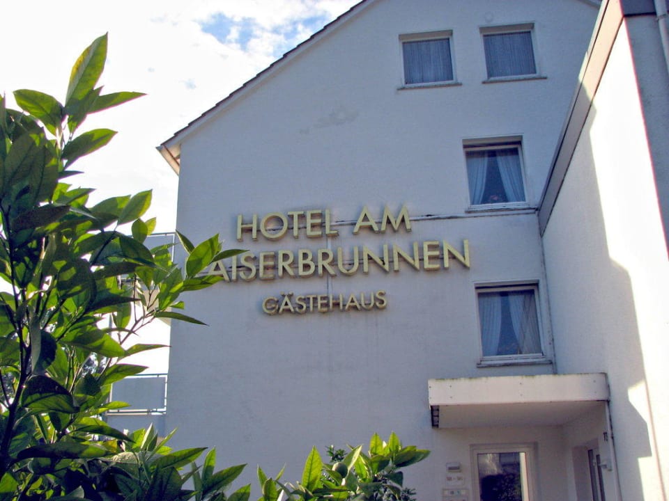 Aussenansicht Hotel-Gästehaus nebenan Hotel am Kaiserbrunnen