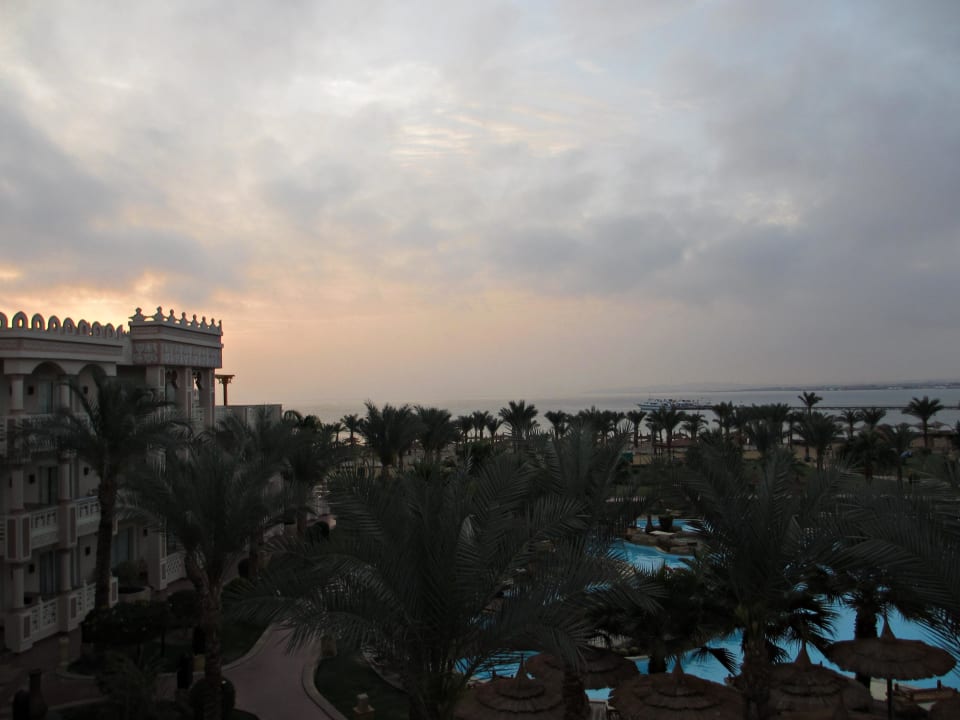 Ausblick vom Balkon früh morgens Pickalbatros Palace Resort