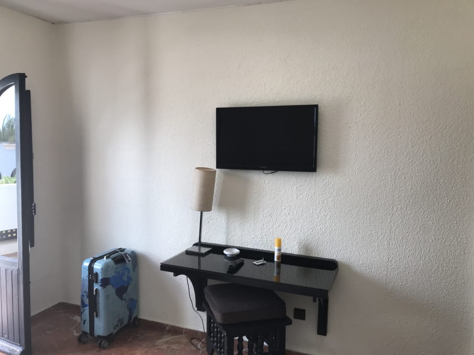 Schreibtisch mit FlatTV Hotel Les Omayades