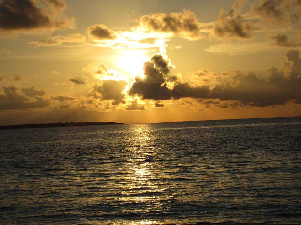 Täglicher Sonnenuntergang NH Collection Maldives Reethi Resort