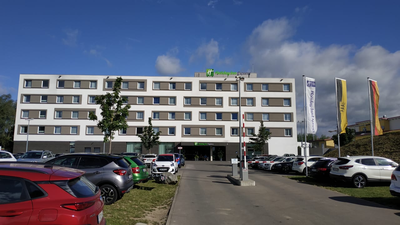 Außenansicht Holiday Inn Express Friedrichshafen
