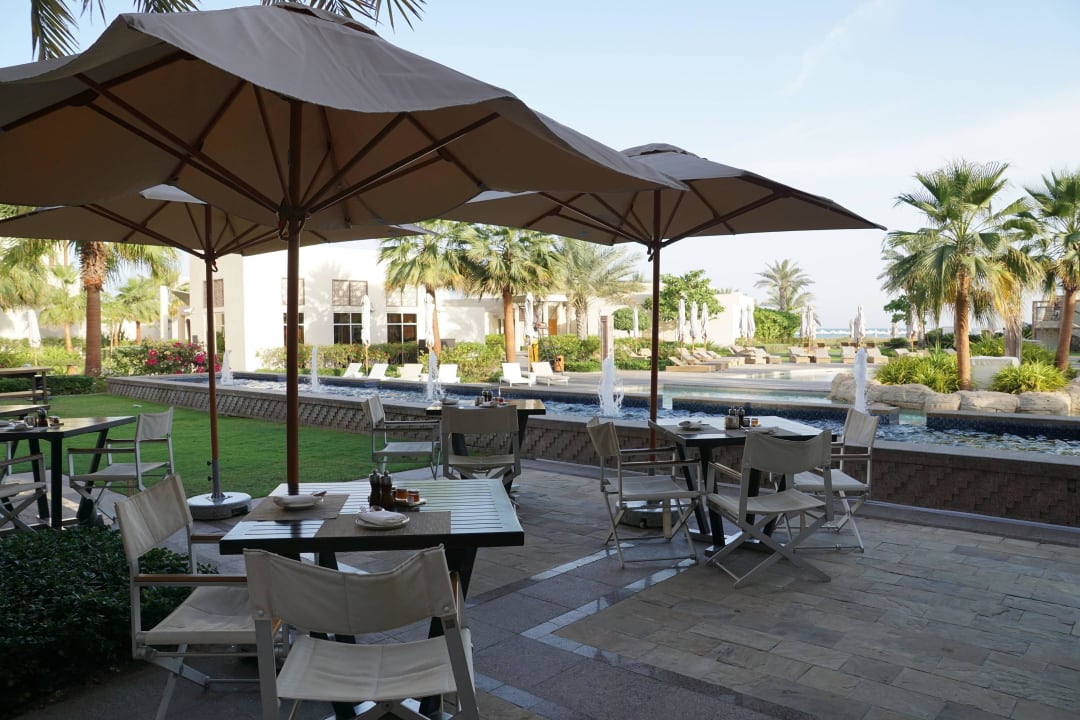 Frühstück im The Cafe - Aussenbereich Park Hyatt Abu Dhabi Hotel and Villas