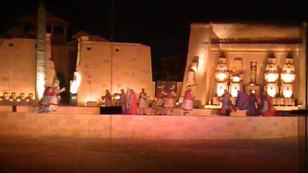 Światło i Dźwięk Pickalbatros Alf Leila Wa Leila Resort - Neverland Hurghada