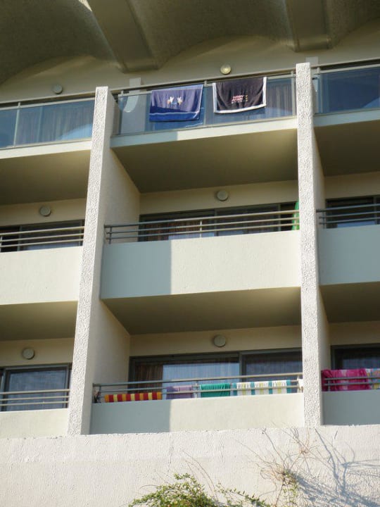 Außenansicht der Zimmer mit seitlichen Meerblick Kipriotis Hippocrates Hotel