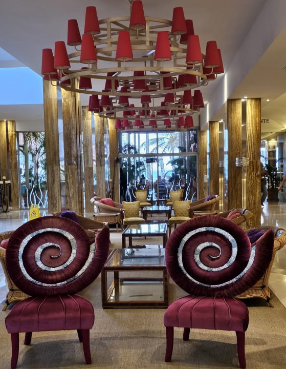 Lobby Bull Reina Isabel & Spa