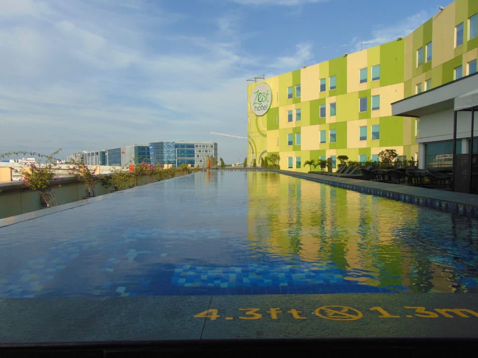 Pool Swiss-Belhotel Airport Jakarta