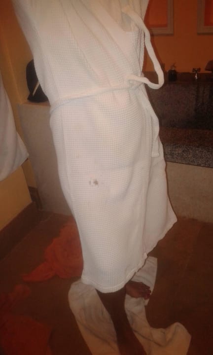 Bademantel Löcher Kanok Buri Resort